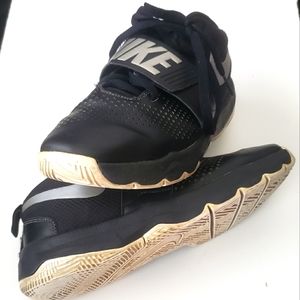 Mens Nike Team Hustle size 7 black